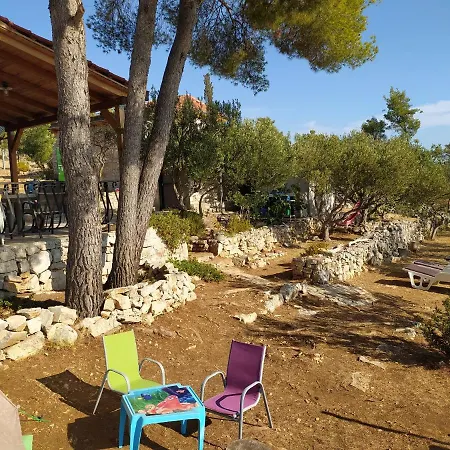 Robinson House Kata בית נופש