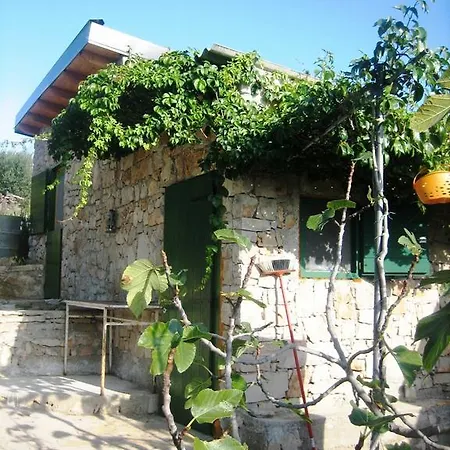 בית נופש Robinson House Kata