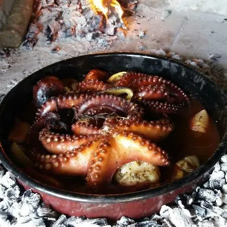 Robinson House Kata בית נופש