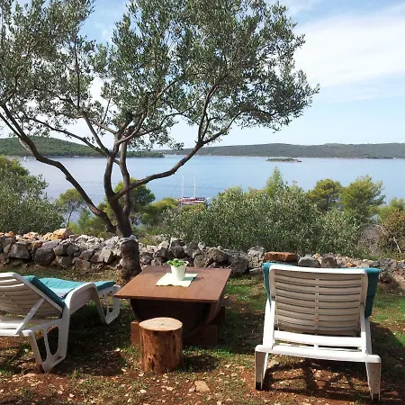 בית נופש Robinson House Kata *