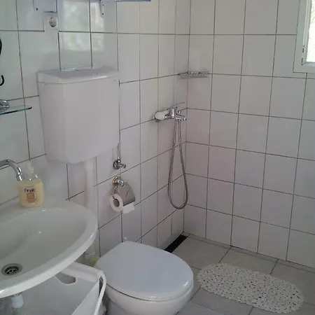 בית נופש Robinson House Kata *