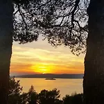 Robinson House Kata Milna (Brac)